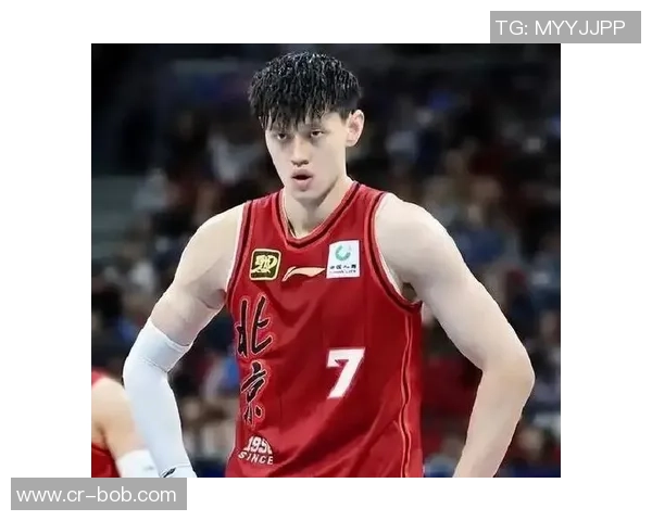 曾凡博再度受伤紧急送医检查球迷为其健康担忧 曾凡博再度受伤紧急送医检查球迷为其健康担忧