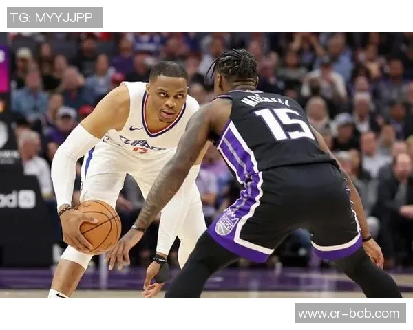 拉加贝尔点评快船阵容老化与防守缺失鲍威尔缺阵影响深远 拉加贝尔点评快船阵容老化与防守缺失鲍威尔缺阵影响深远